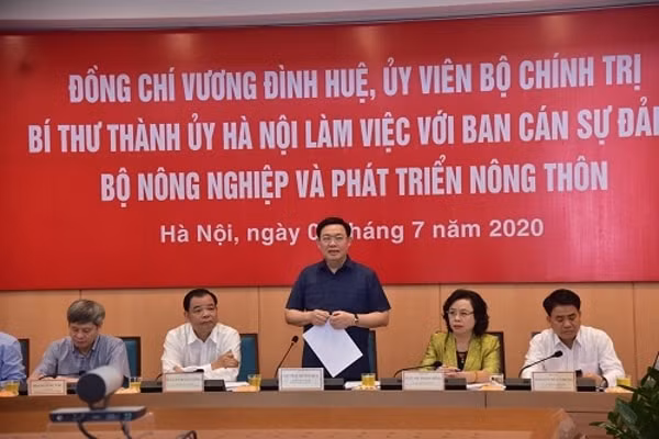 Bí thư Thành ủy Hà Nội Vương Đình Huệ phát biểu tại buổi làm việc