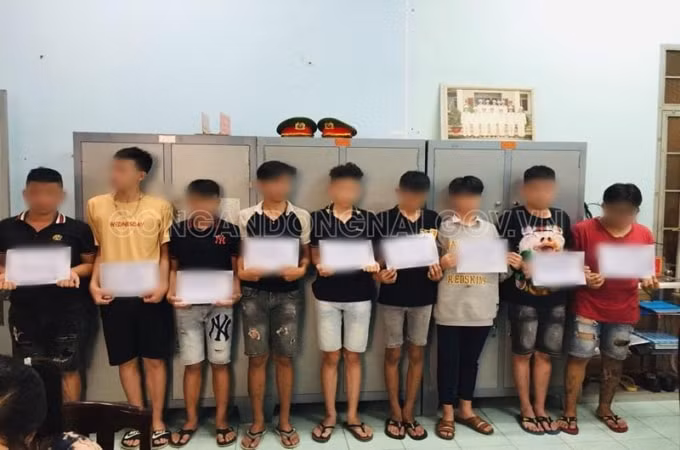 Các đối tượng bị bắt giữ đều là học sinh lớp 9 tại trường THCS T.D thuộc TP Biên Hòa, tỉnh Đồng Nai. Ảnh: Công an Đồng Nai