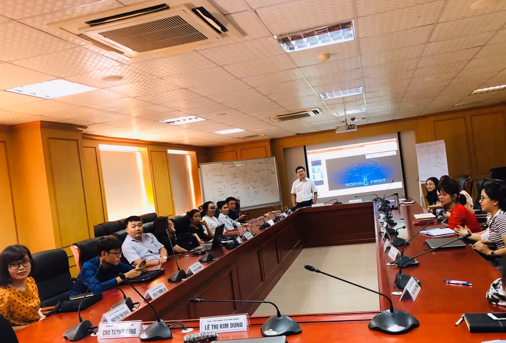 Toàn cảnh buổi tập huấn nghiệp vụ báo chí.