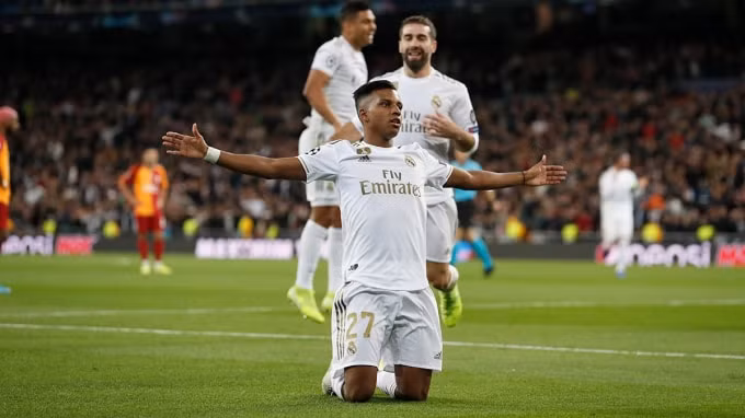 &nbsp;Real Madrid sớm nắm ưu thế trước Galatasaray với 2 bàn thắng của Rodrygo. Ảnh: Getty