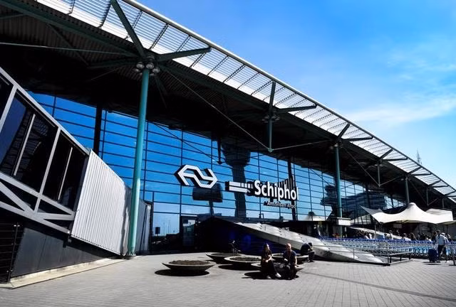 Sân bay Schiphol là sân bay đông đúc bậc nhất châu Âu. Ảnh: Reuters