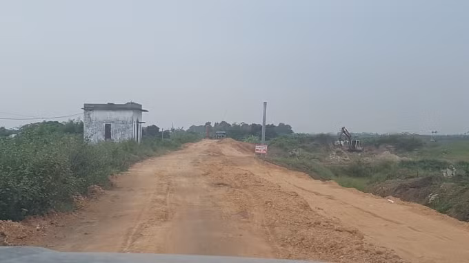 Nhiều khối lượng đất đồi đã được sử dụng làm đê khi chưa được sự chấp thuận của cơ quan chức năng.