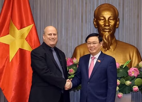 Phó Thủ tướng Vương Đình Huệ tiếp Đoàn đánh giá đa phương của Nhóm châu Á-Thái Bình Dương về chống rửa tiền (đoàn APG) do ông David Becker, Giám đốc APG làm Trưởng đoàn. Ảnh: VGP