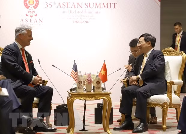 Phó Thủ tướng, Bộ trưởng Ngoại giao&nbsp;Phạm Bình Minh&nbsp;tiếp Cố vấn an ninh quốc gia Robert O'Brien, Đặc phái viên Tổng thống, Trưởng đoàn Mỹ dự Hội nghị Cấp cao Đông Á (EAS) và Hội nghị Cấp cao ASEAN-Mỹ. Ảnh: TTXVN