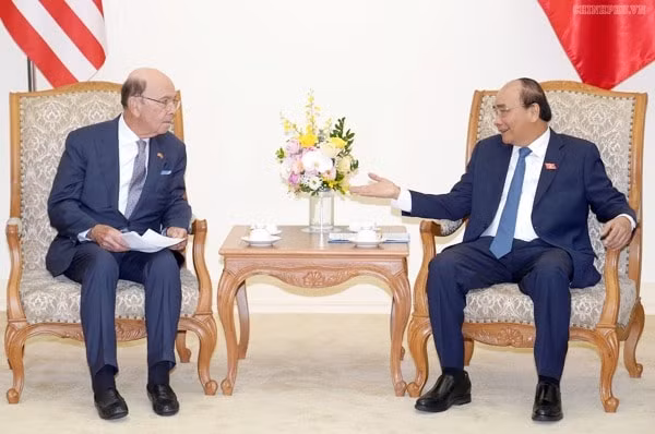 Thủ tướng Nguyễn Xuân Phúc tiếp Bộ trưởng Thương mại Hoa Kỳ Wilbur Ross. Ảnh: VGP