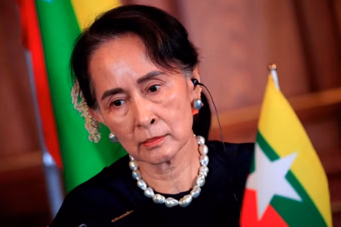 ba suu kyi doi mat voi an tu len toi 100 nam hinh 1