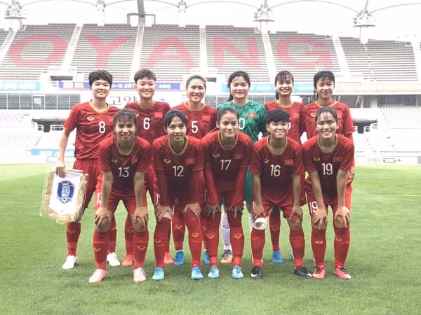 Đội hình xuất phát của ĐT U19 nữ Việt Nam. Ảnh: VFF