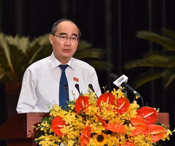 Bí thư Thành ủy Nguyễn Thiện Nhân đến dự và phát biểu ý kiến.