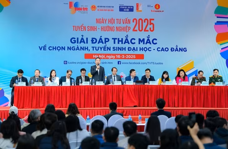 ai se khong thay the duoc con nguoi trong nganh truyen thong bao chi hinh 2