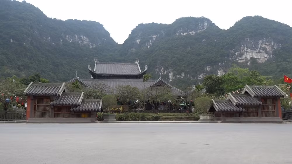 ninh binh xung tam la trung tam chinh tri kinh te van hoa lich su du lich hien dai va ben vung cua cac tinh phia nam dong bang song hong hinh 2