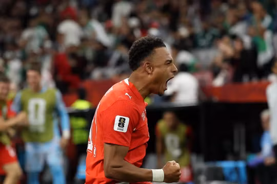 Thụy Sĩ thắng nhàn Algeria, giành vé vào vòng 1/8 World Cup 2026