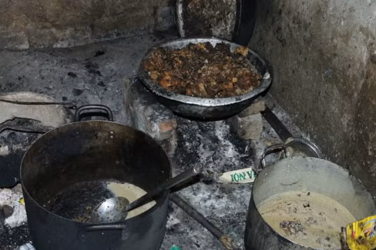 Hà Tĩnh: Gom mỡ ‘bẩn’ ở chợ về chế biến đem bán