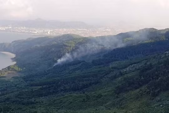 Bất ngờ cháy lớn ở rừng Hải Vân nơi Triệu Quân Sự bỏ trốn