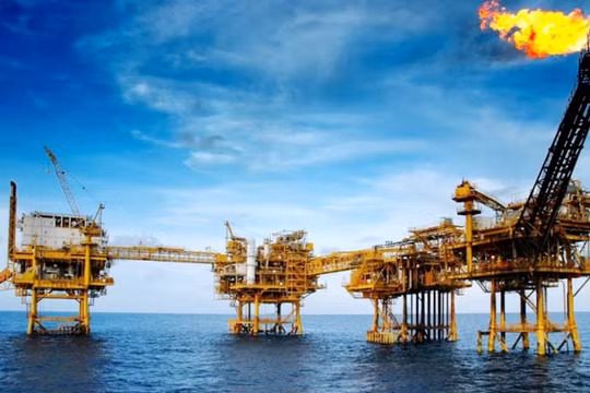 Giá xăng dầu hôm nay 7/6: Neo cao ngất ngưởng, dự báo tăng mạnh trong tuần tới