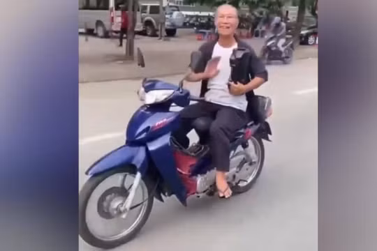 Người đàn ông 'làm xiếc' trên xe máy bị phạt hơn 8 triệu đồng