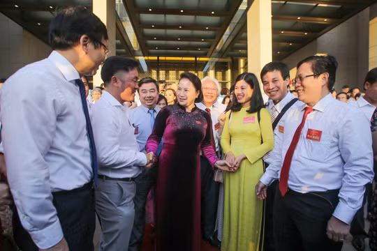 Chủ tịch Quốc hội Nguyễn Thị Kim Ngân gặp mặt 187 người làm báo tiêu biểu