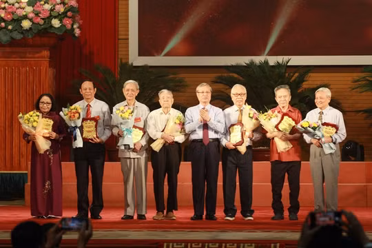Báo chí phải là lực lượng xung kích trên mặt trận bảo vệ nền tảng tư tưởng, đường lối, chủ trương của Đảng