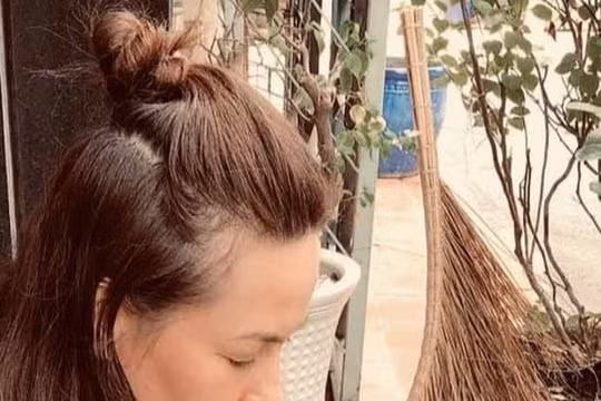 Ca sĩ Phi Nhung nhận thêm con nuôi thứ 23
