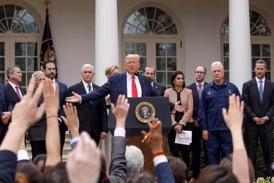 Họp báo kiểu... Donald Trump