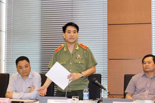 Chết vì bả... vinh hoa