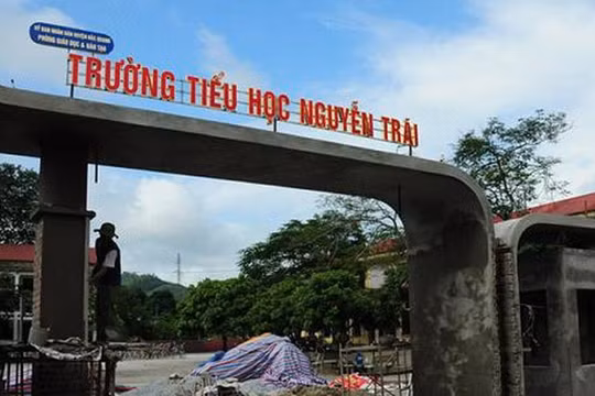 Hà Giang: Một giáo viên bị đình chỉ do tát và đánh học sinh trên lớp