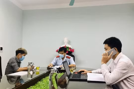 Nấu cháo gà nguyên lông: YouTuber Hưng Vlog bị phạt 7,5 triệu đồng