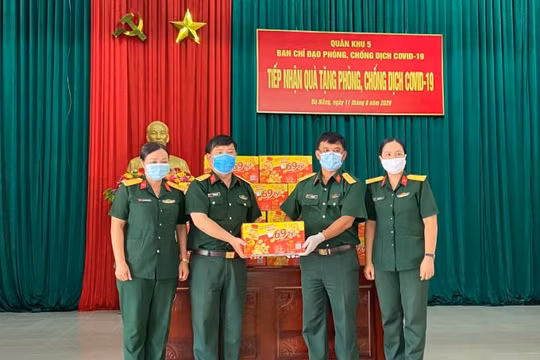 72.000 sản phẩm Trà Thanh Nhiệt Dr Thanh tiếp tục tiếp sức đồng bào, chiến sĩ tại Quân khu 5 và Quân khu 7
