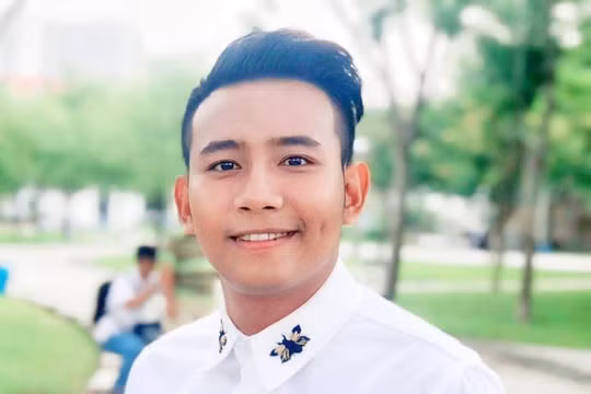 Những cách ứng xử của ca sỹ Việt khi bị "bóc" hát live kém