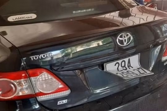 Thanh Hóa: Xe ô tô của tân Chủ tịch UBND huyện Thường Xuân bị đập kính, bẻ cong biển số