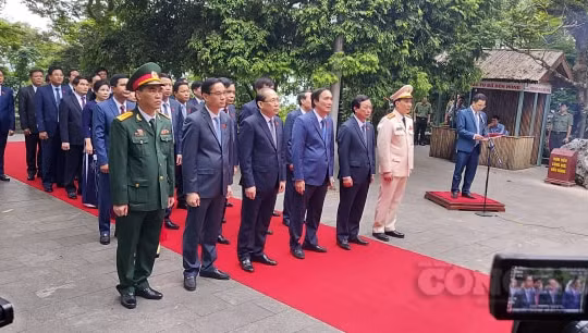 Phú Thọ: Đoàn Đại biểu Đại hội Đảng bộ tỉnh dâng hương, báo công các Vua Hùng