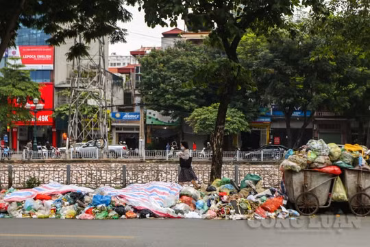 Vụ "dân chặn xe vào bãi rác Nam Sơn": Chính quyền chưa quyết liệt, còn tình trạng đùn đẩy trách nhiệm