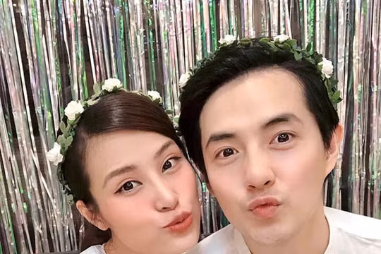 Đông Nhi sinh con gái nặng 3,06kg