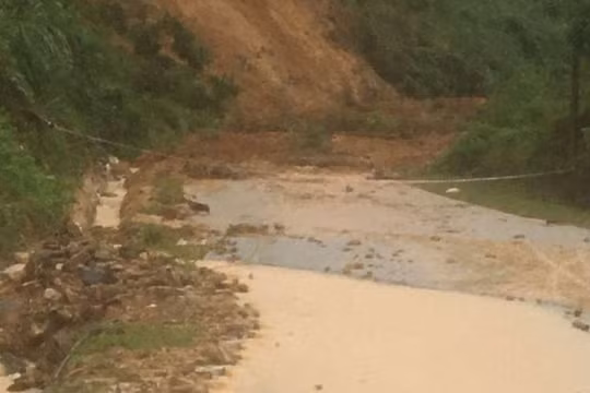 Quảng Nam: Thêm một trận sạt lở núi, 1 người mất tích, 3 người bị thương