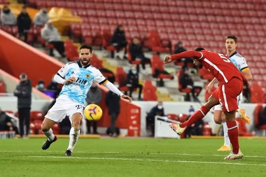 Liverpool 4-0 Wolves: Liverpool đòi lại vị trí nhì bảng với cùng 24 điểm