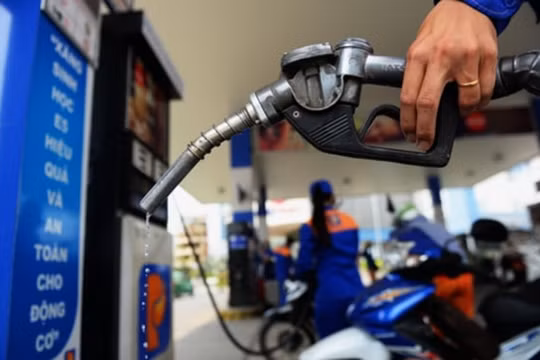 Vi phạm trong kinh doanh xăng dầu có thể bị phạt tới 200 triệu đồng
