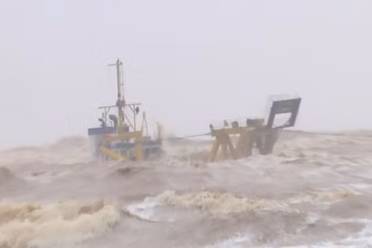 Thủ tướng chỉ đạo tìm kiếm, cứu nạn thuyền viên tàu Vietship 01 bị chìm