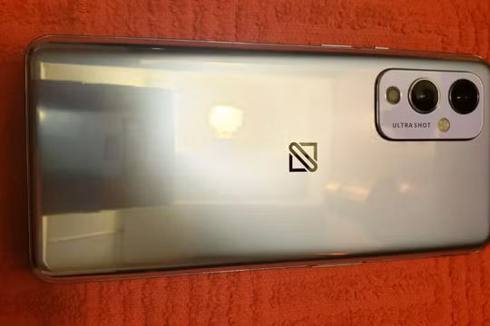 Nguyên mẫu OnePlus 9 bị rao bán trên eBay với mức giá 6.000 USD