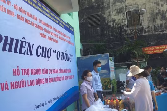 TP. HCM: Người nghèo hào hứng với phiên chợ “0 đồng”