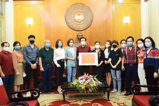 Đoàn phim "Những ngày không quên" ủng hộ 150 triệu đồng cho người nghèo chống dịch Covid-19