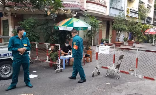 Cách ly một Block chung cư nơi có bệnh nhân Covid-19 tái dương tính
