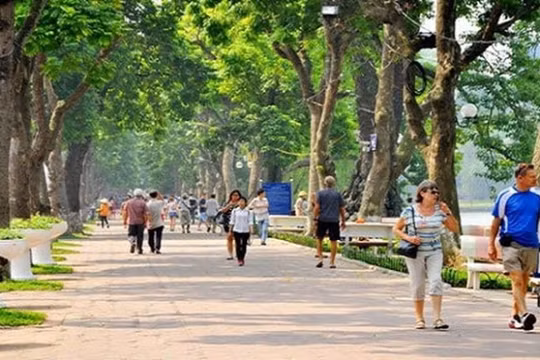 Dự báo thời tiết hôm nay (1/5): Miền Bắc mưa dông diện rộng, Nam Bộ cao nhất 36 độ C