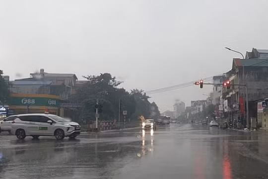 Dự báo thời tiết hôm nay (30/4): Mưa dông trên diện rộng, Miền Bắc "hạ nhiệt" dịp nghỉ lễ