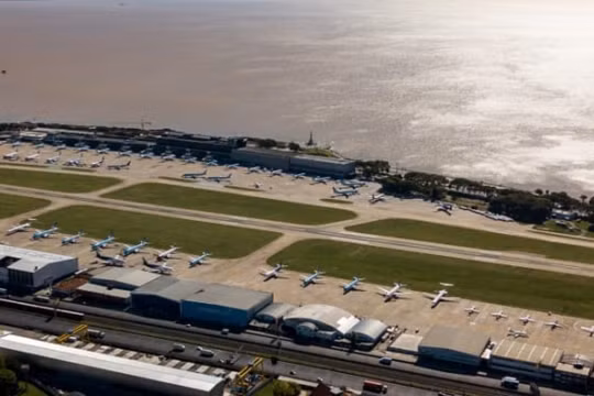 Argentina mạnh tay cấm bay thương mại đến tận tháng 9/2020