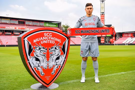 Đặng Văn Lâm gây ấn tượng lớn với fan hâm mộ Thai League