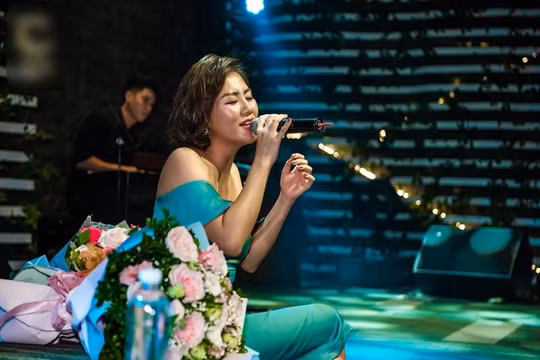 Nhạc sĩ bản hit "Hoa Nở Không Màu" tố Văn Mai Hương hát không xin phép