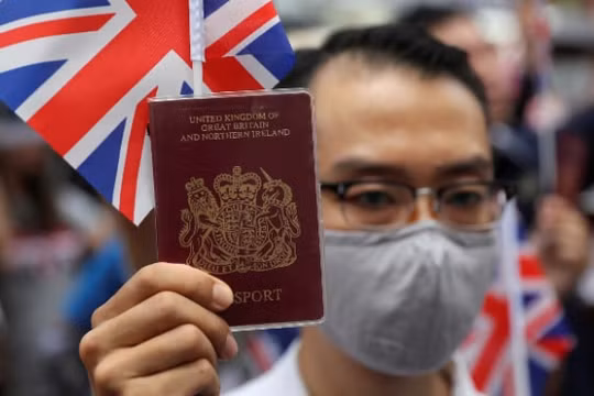 Trung Quốc cảnh báo không công nhận hộ chiếu Anh của người Hong Kong