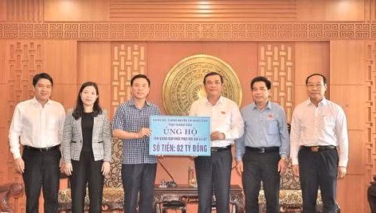Thanh Hóa trao tặng 2 tỷ đồng giúp tỉnh Quảng Nam khắc phục hậu quả bão, lũ