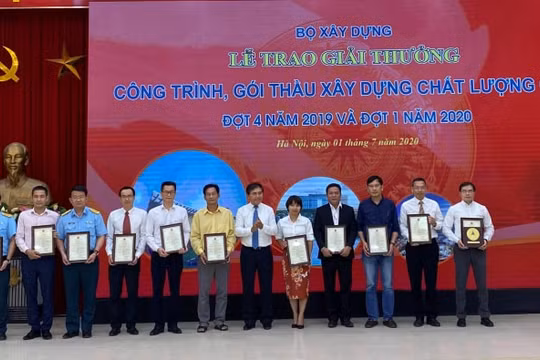 Bộ Xây dựng trao giải thưởng Công trình chất lượng cao cho Sân bay quốc tế Vân Đồn
