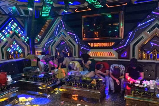 Quảng Bình: 20 nam nữ tụ tập 'bay lắc' thâu đêm trong quán karaoke
