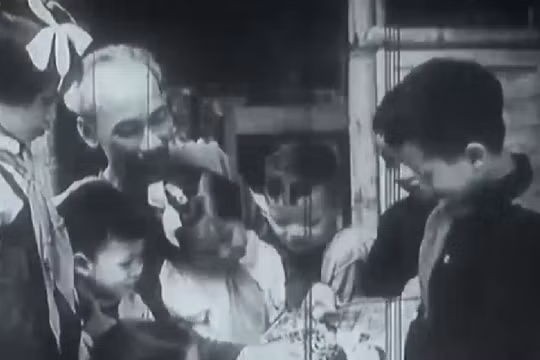 Phát sóng phim tài liệu kỷ niệm 130 năm Ngày sinh Chủ tịch Hồ Chí Minh